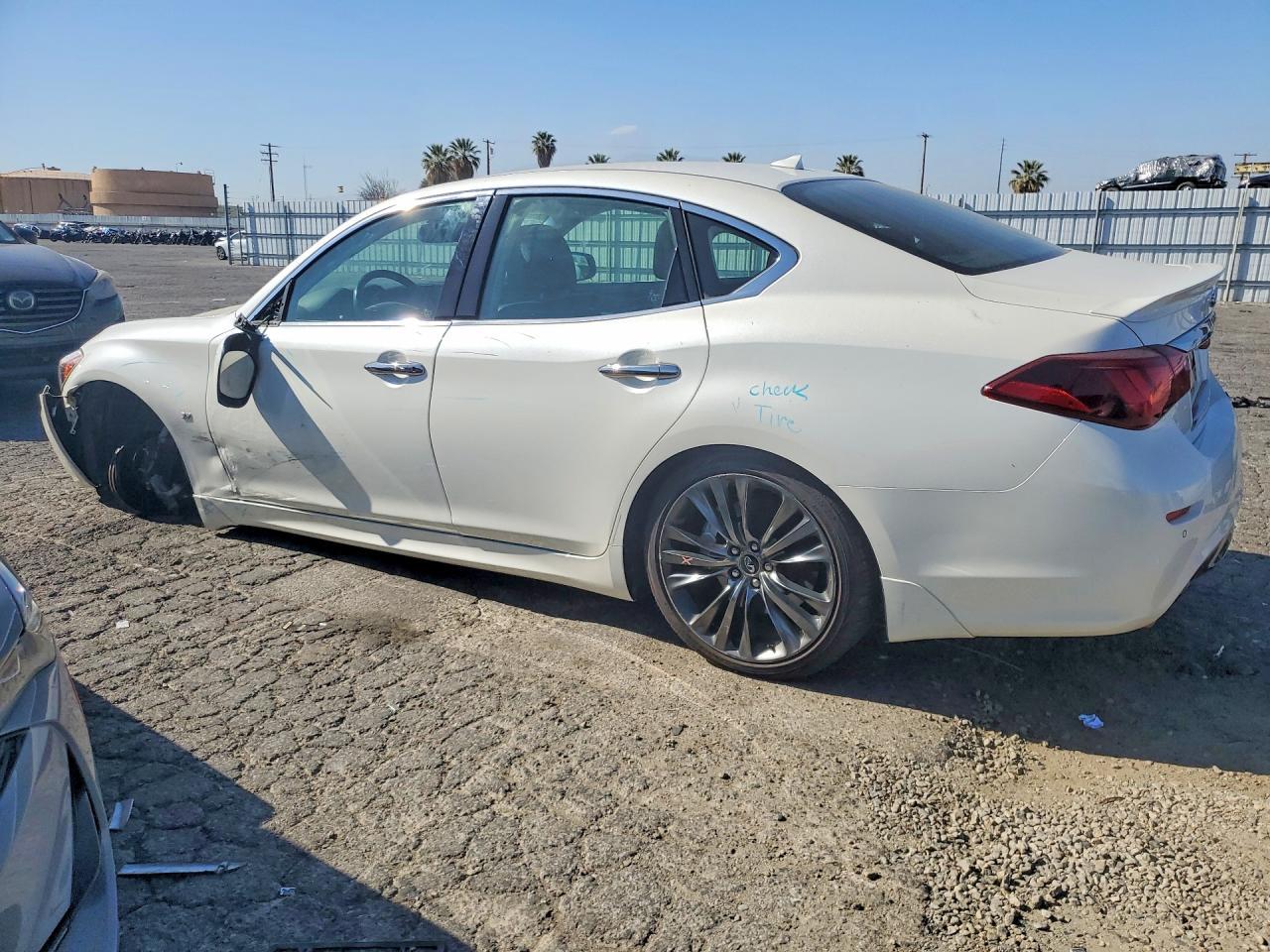 2016 INFINITI Q70