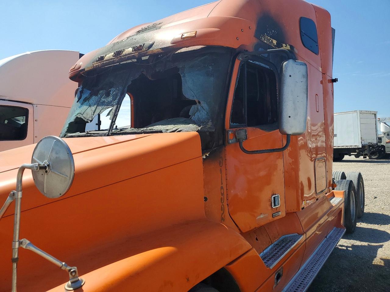 2005 FREIGHTLINER Cst120