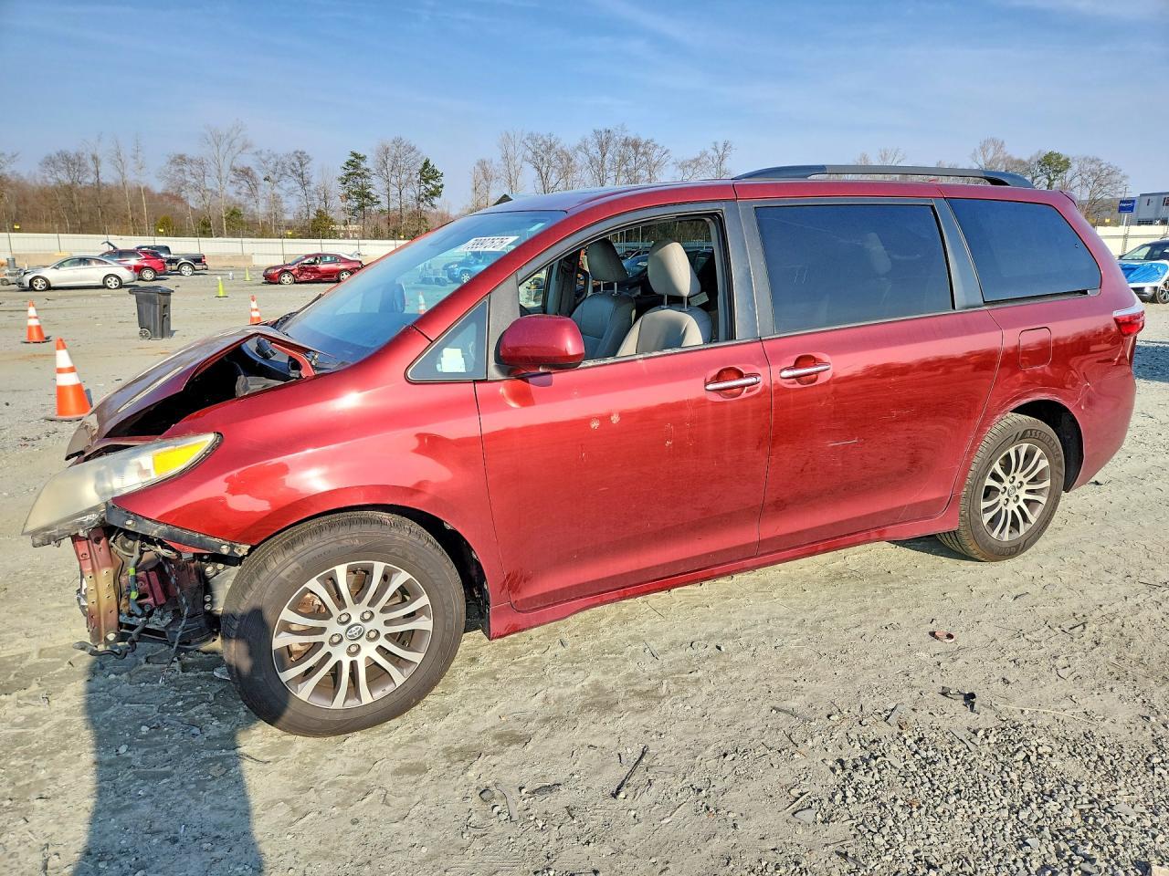 2018 TOYOTA SIENNA