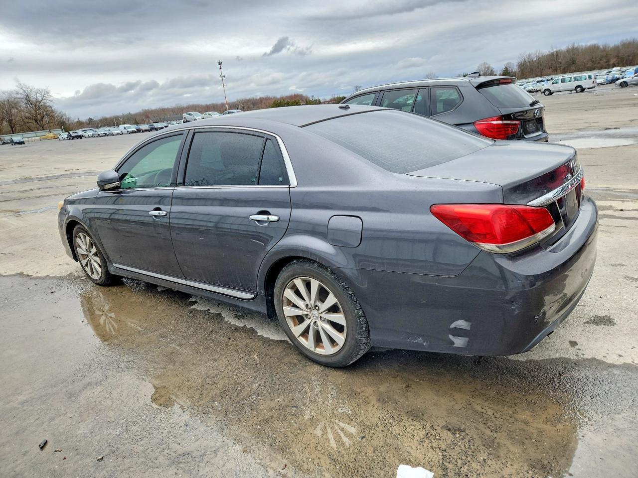 2011 TOYOTA Avalon