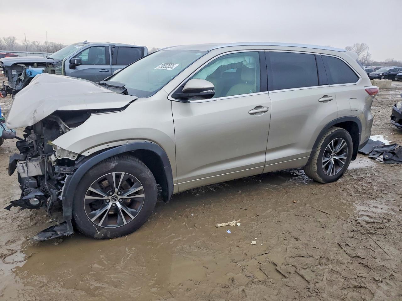 2016 TOYOTA HIGHLANDER