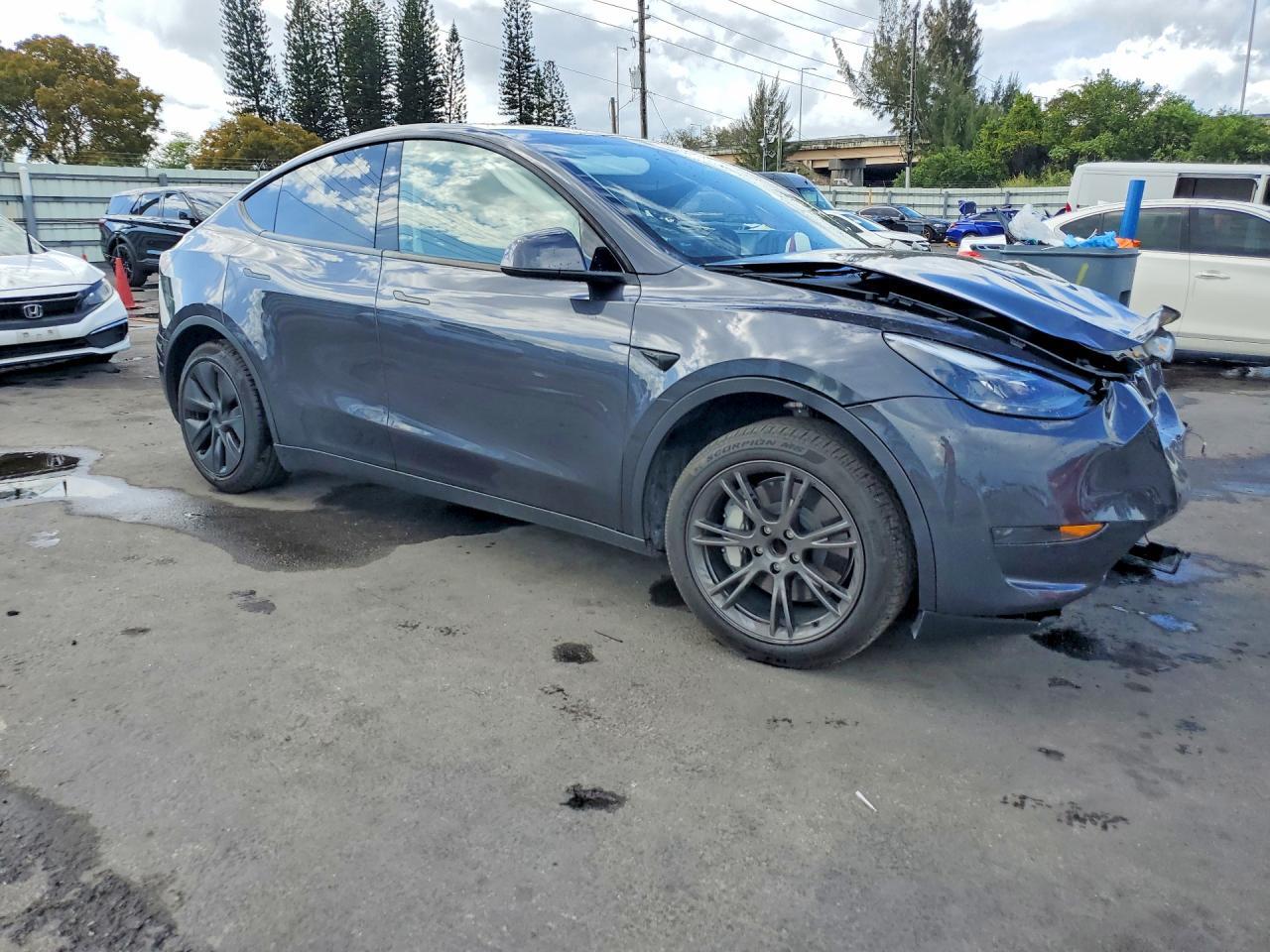 2024 TESLA MODEL Y