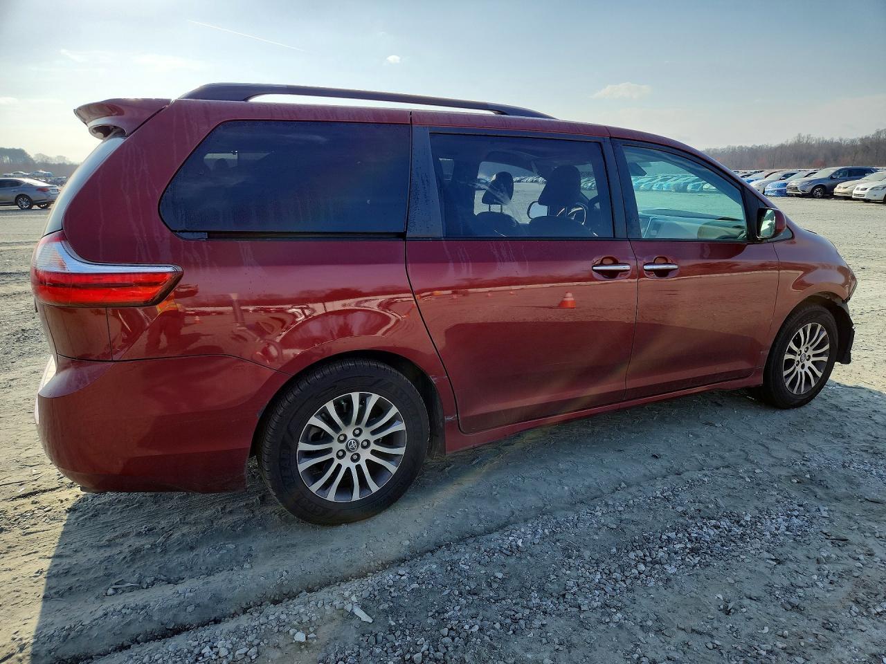 2018 TOYOTA SIENNA