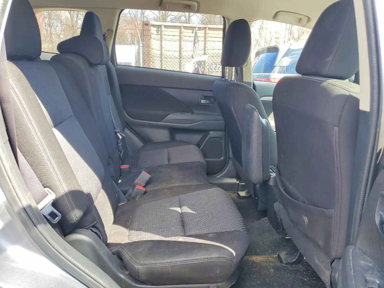 2016 MITSUBISHI outlander
