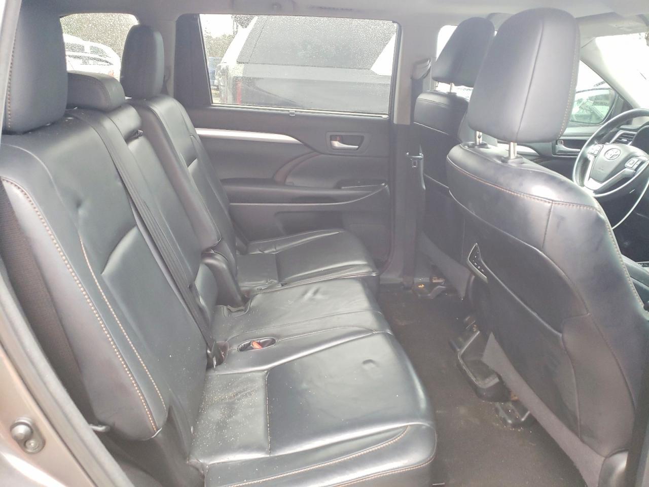 2016 TOYOTA HIGHLANDER