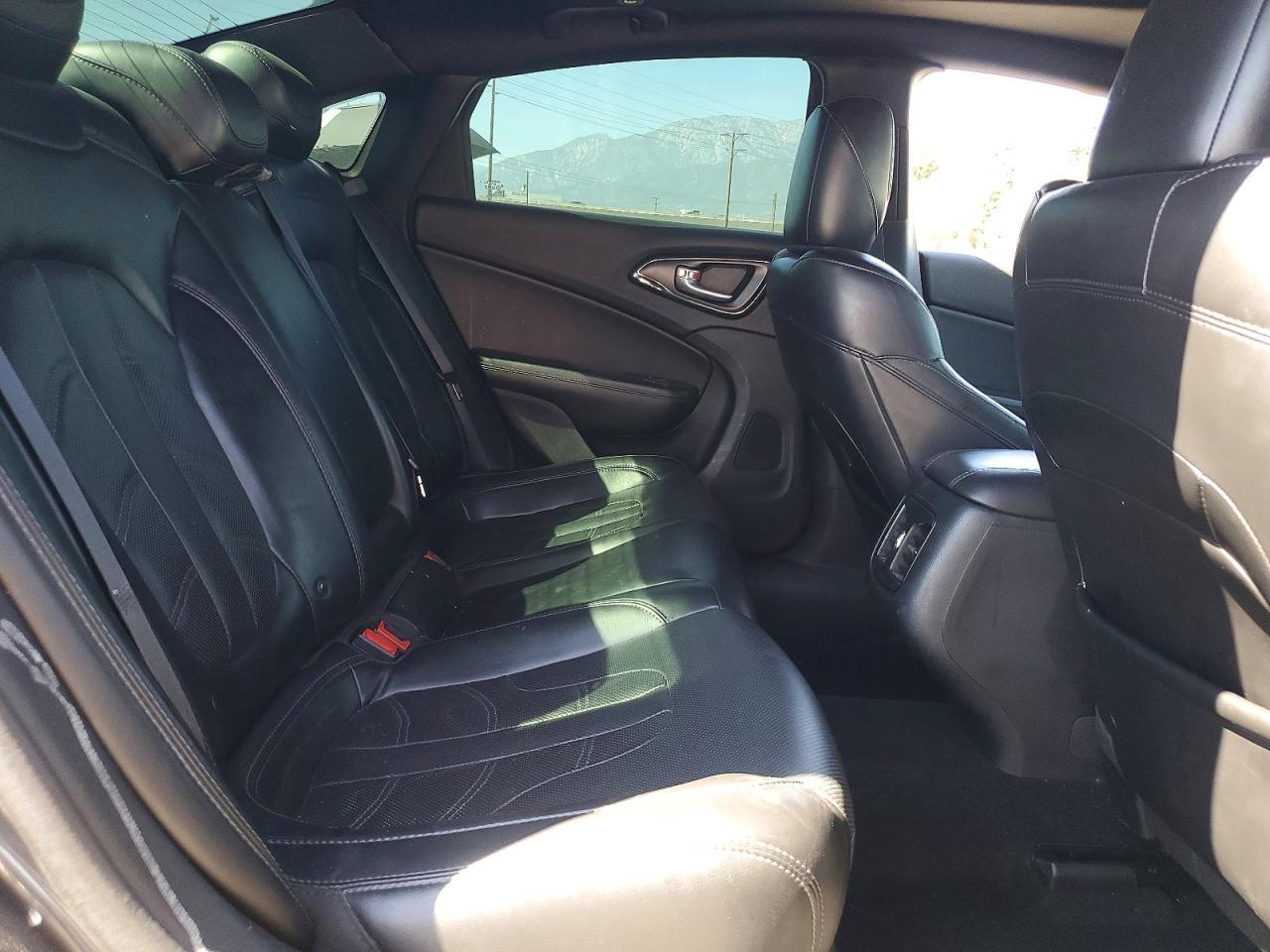 2016 CHRYSLER 200