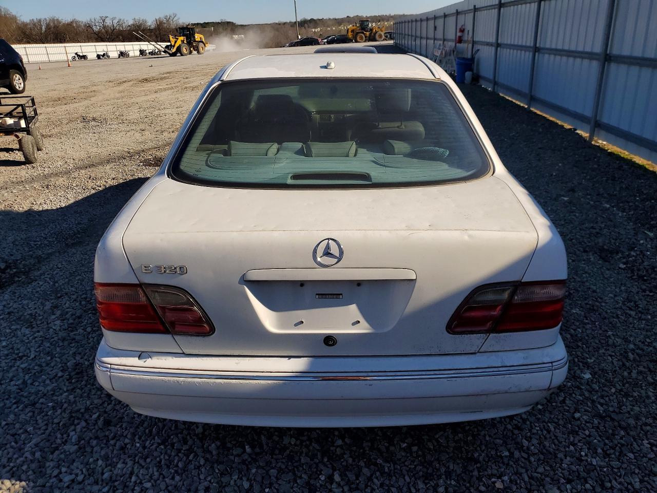 2000 MERCEDES-BENZ E-Class