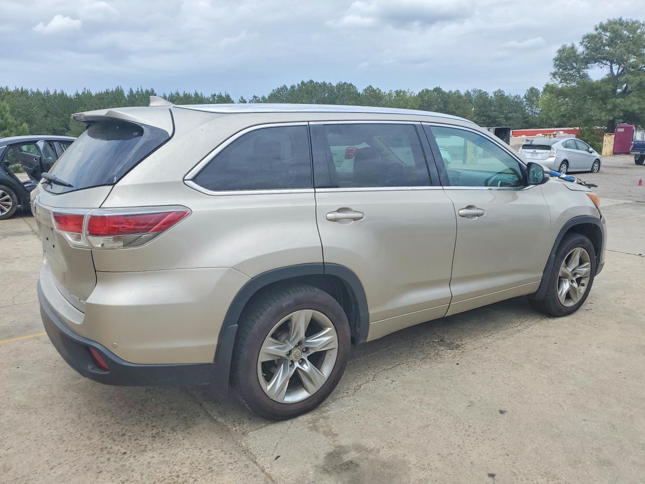 2014 TOYOTA HIGHLANDER