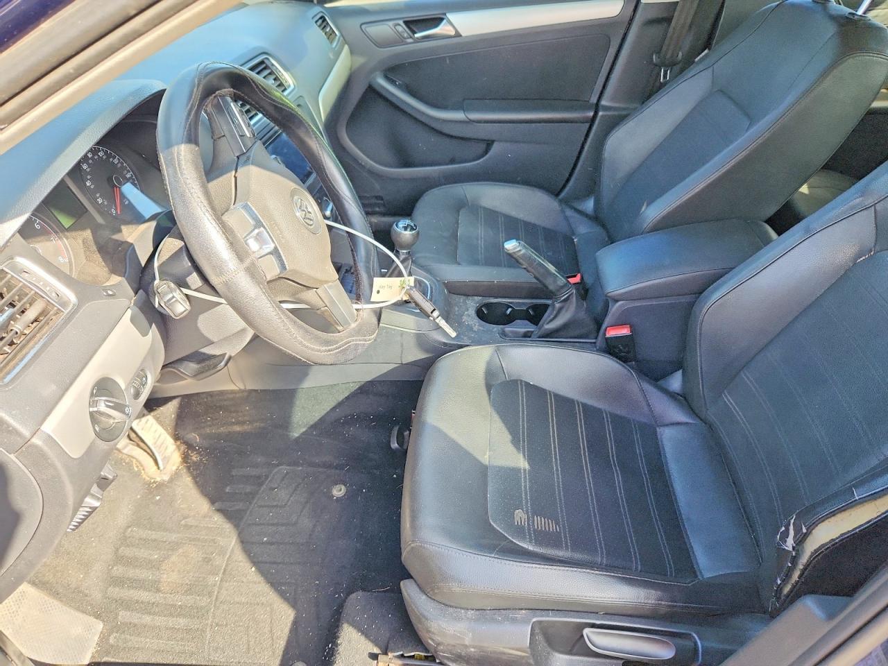 2011 VOLKSWAGEN JETTA