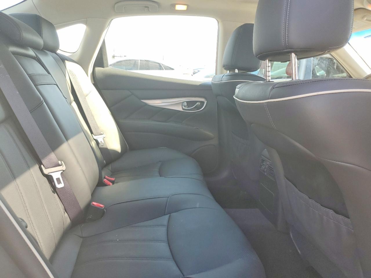 2016 INFINITI Q70