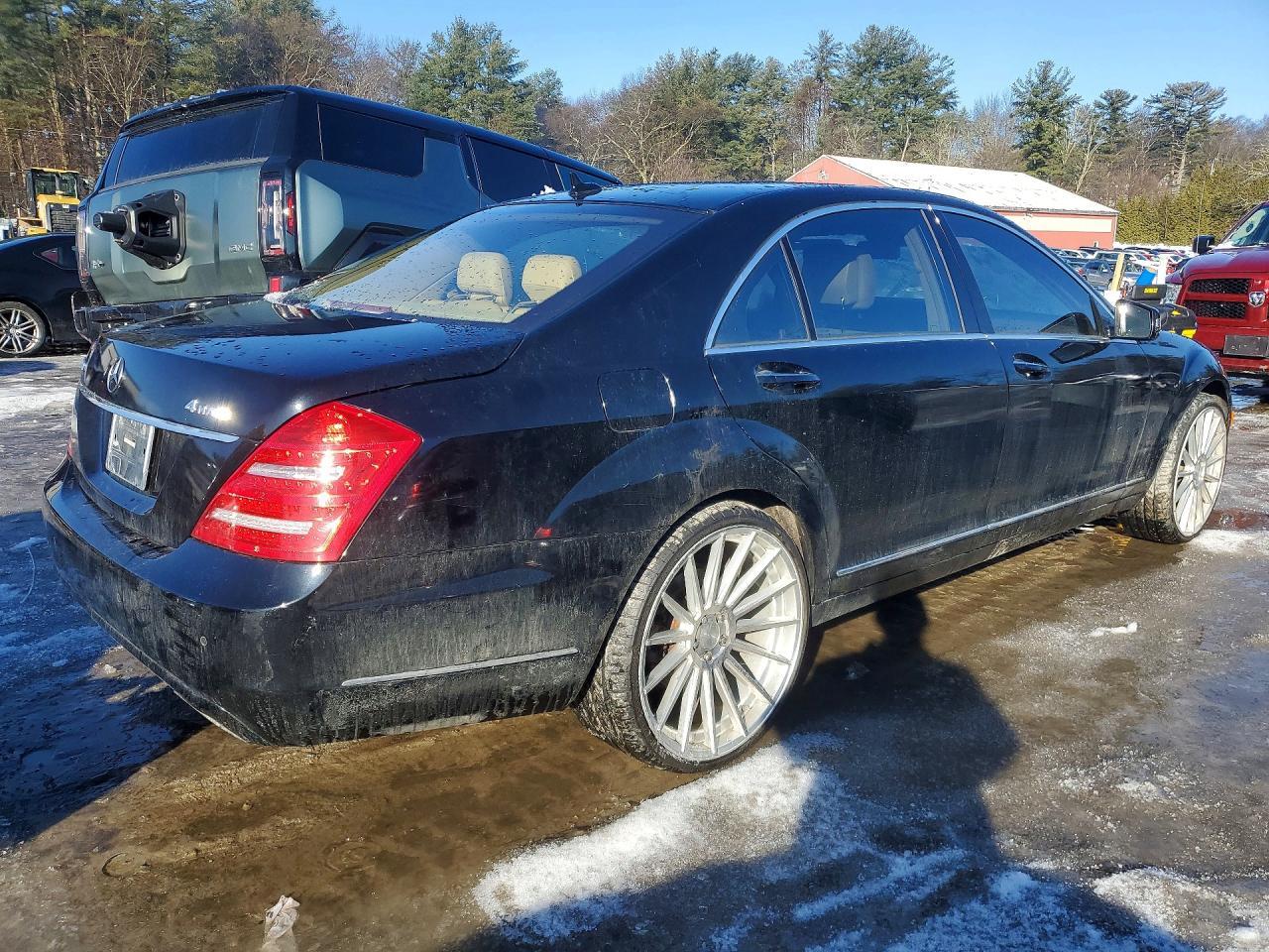 2011 MERCEDES-BENZ S-Class