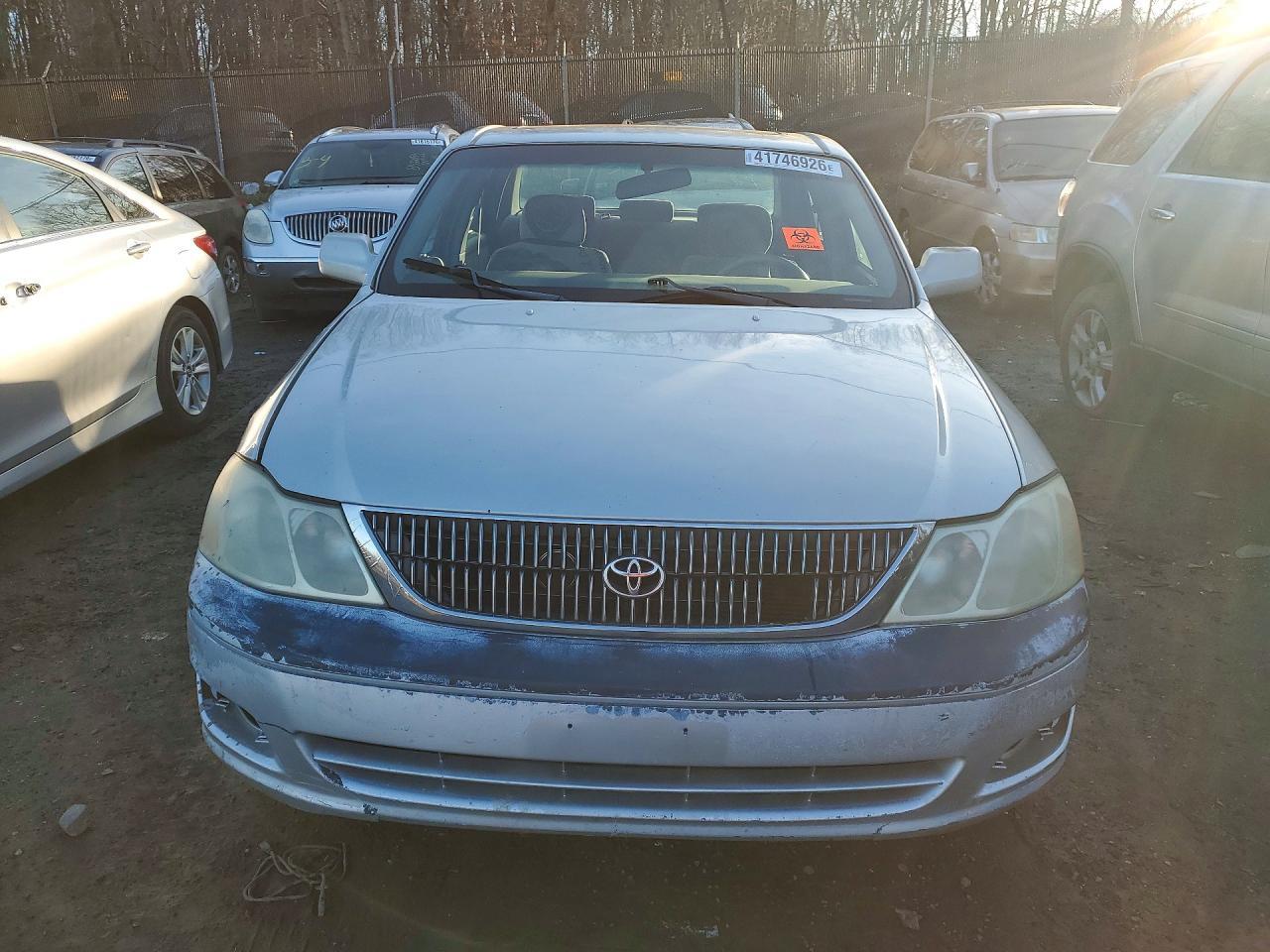 2002 TOYOTA Avalon