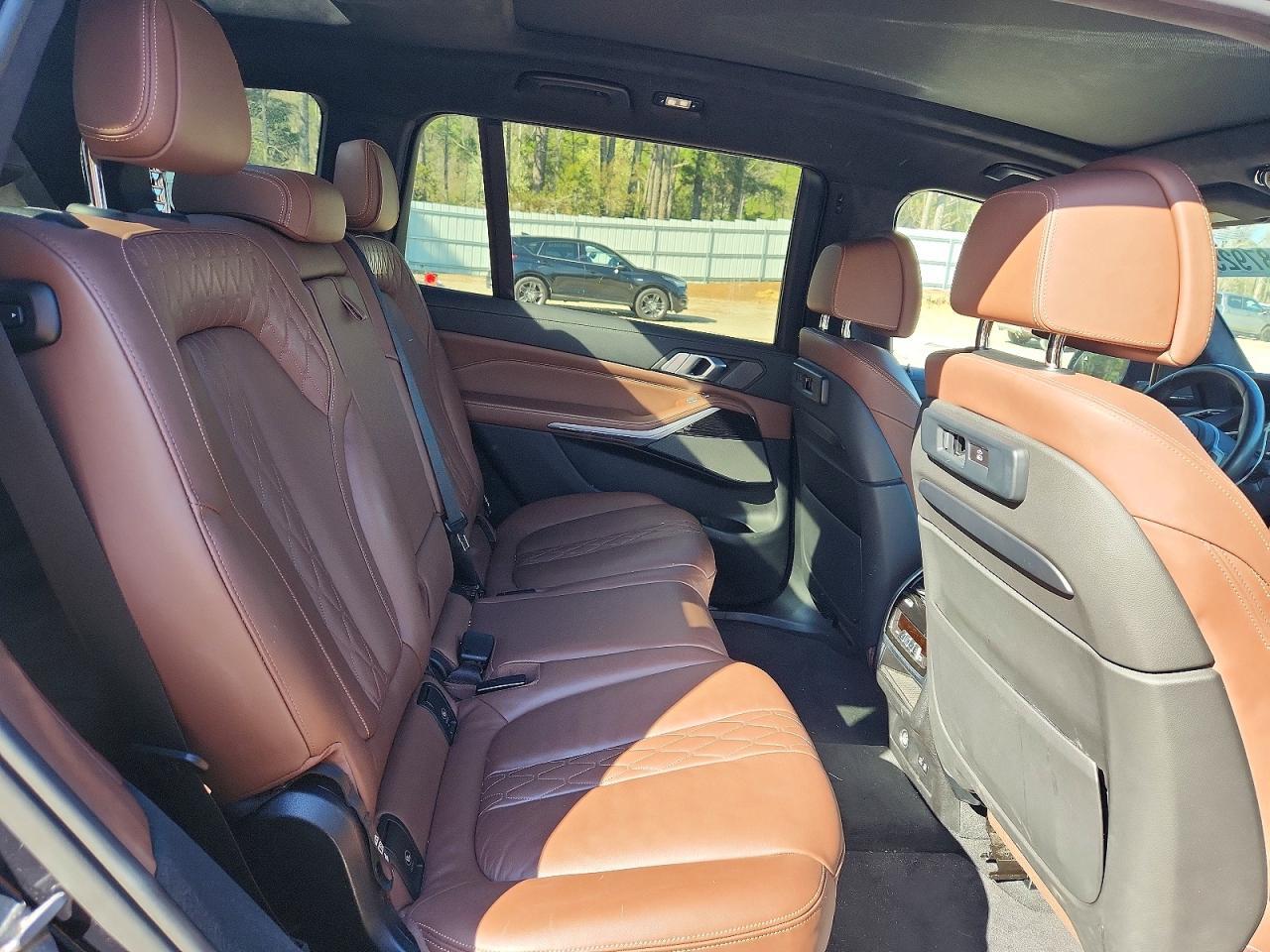 2021 BMW X7