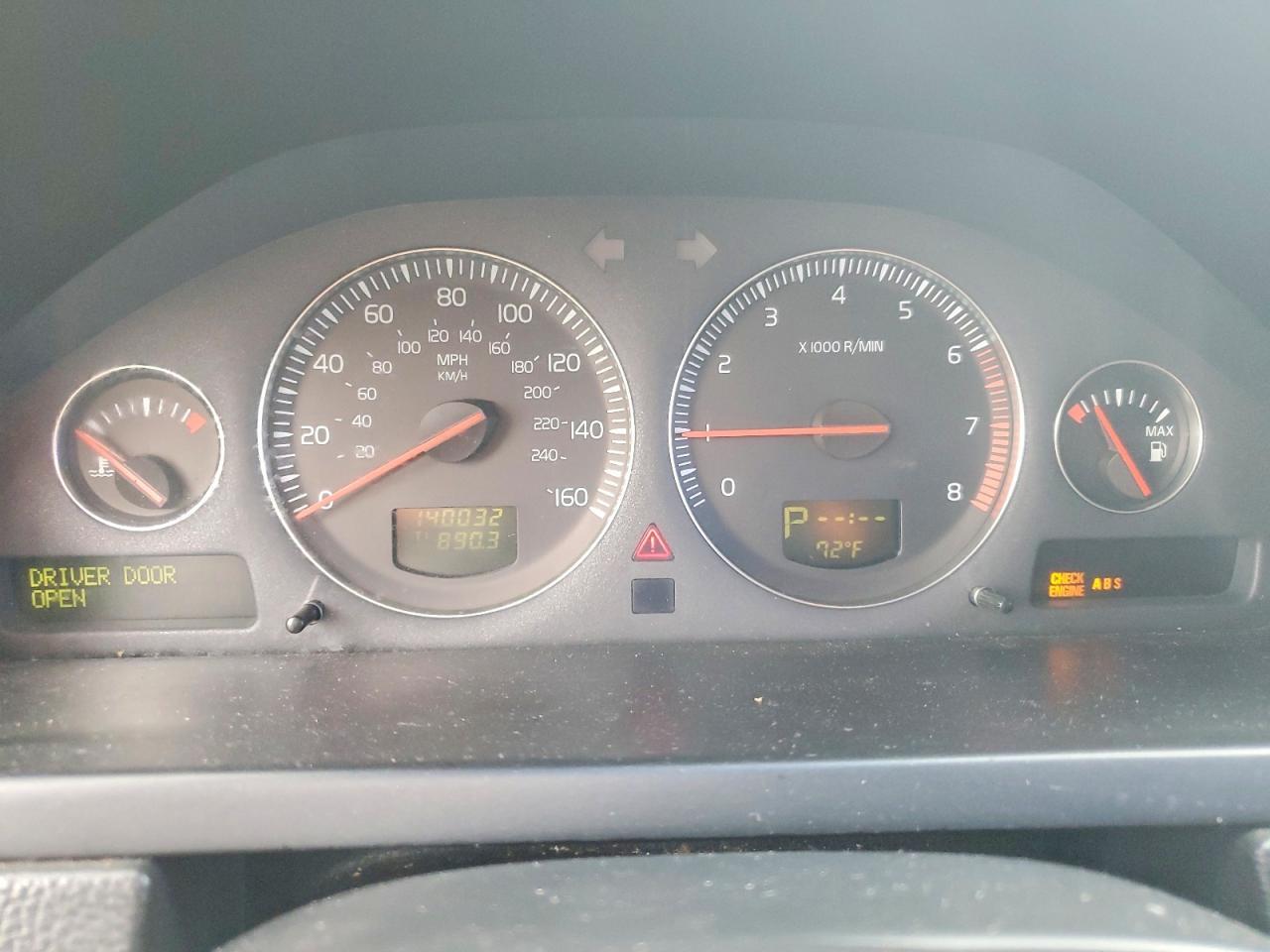 2004 VOLVO XC90