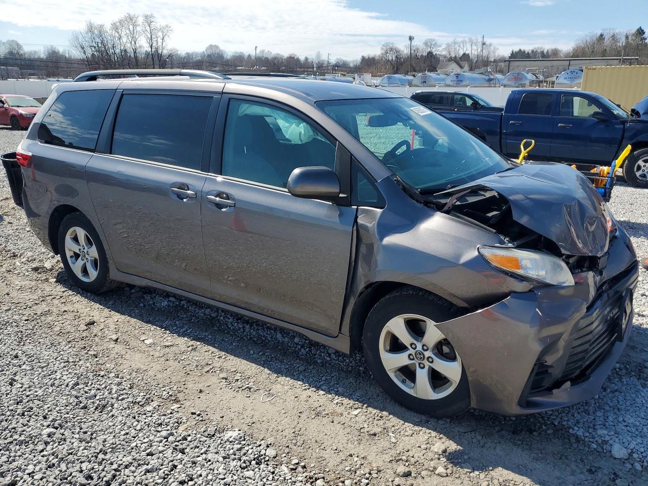 2018 TOYOTA SIENNA