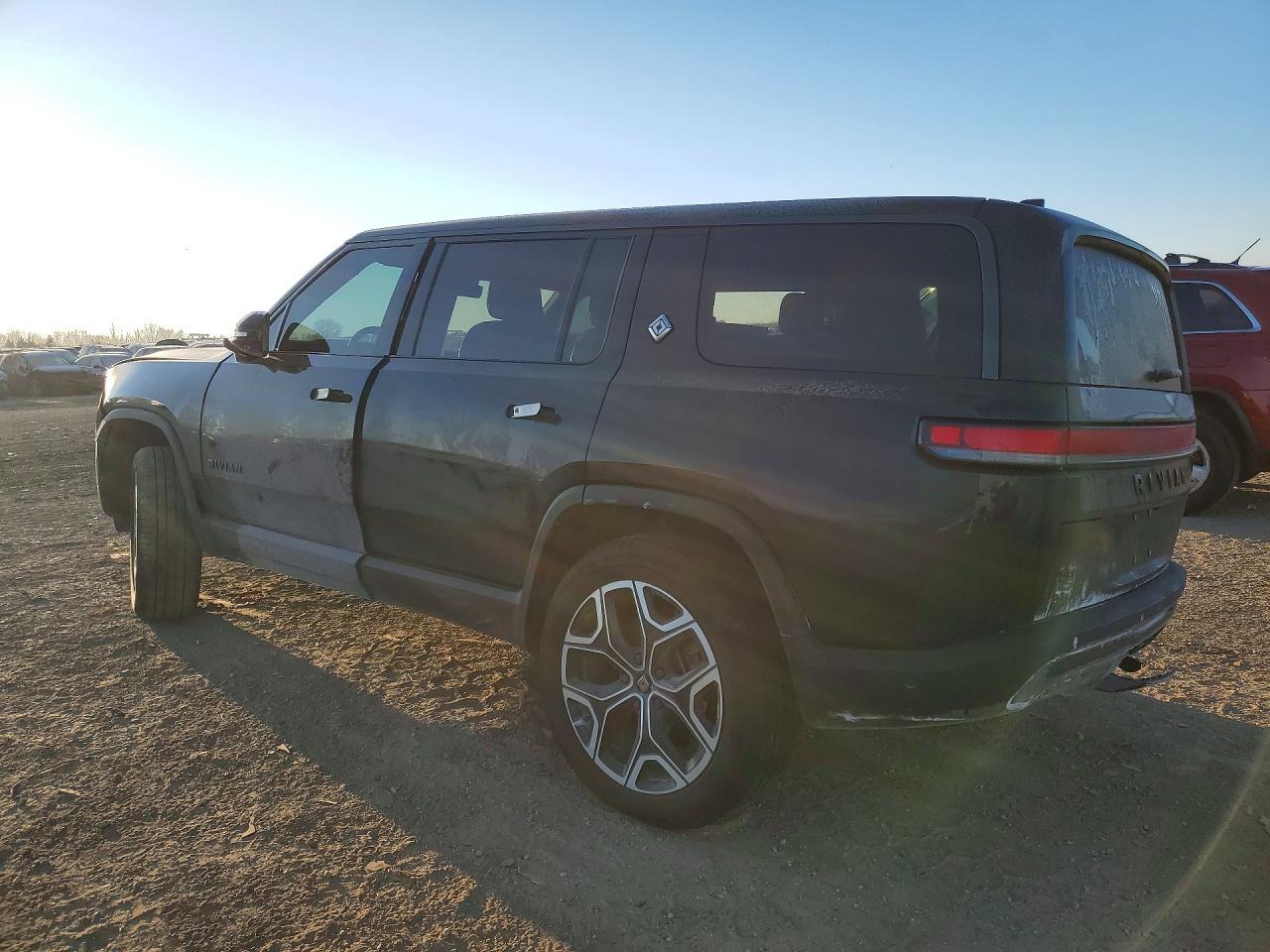 2025 RIVIAN R1s