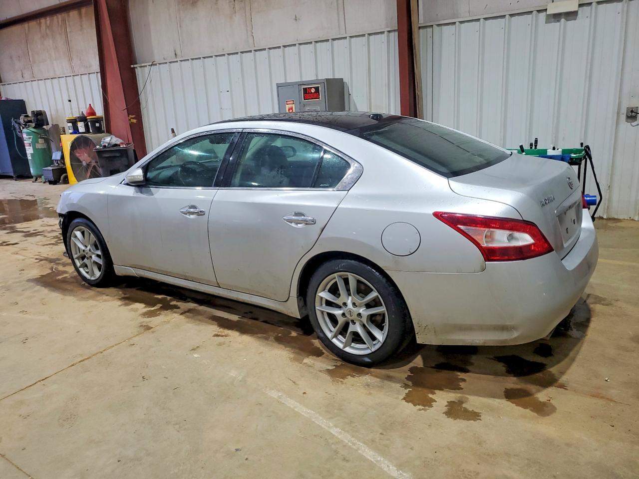 2011 NISSAN Maxima