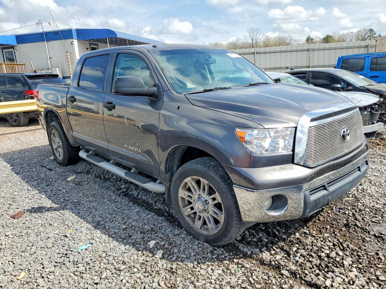 2011 TOYOTA TUNDRA