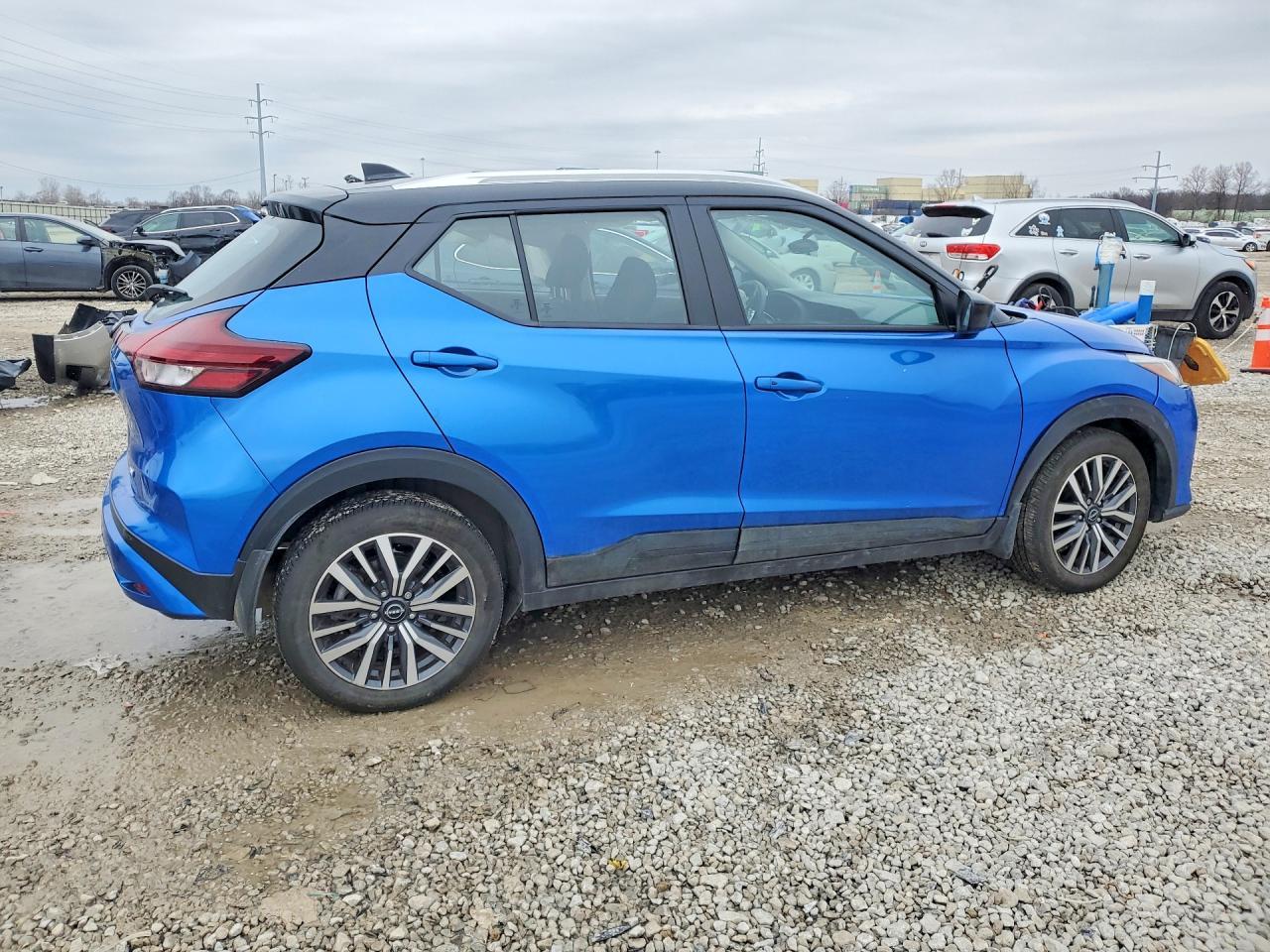 2024 NISSAN KICKS