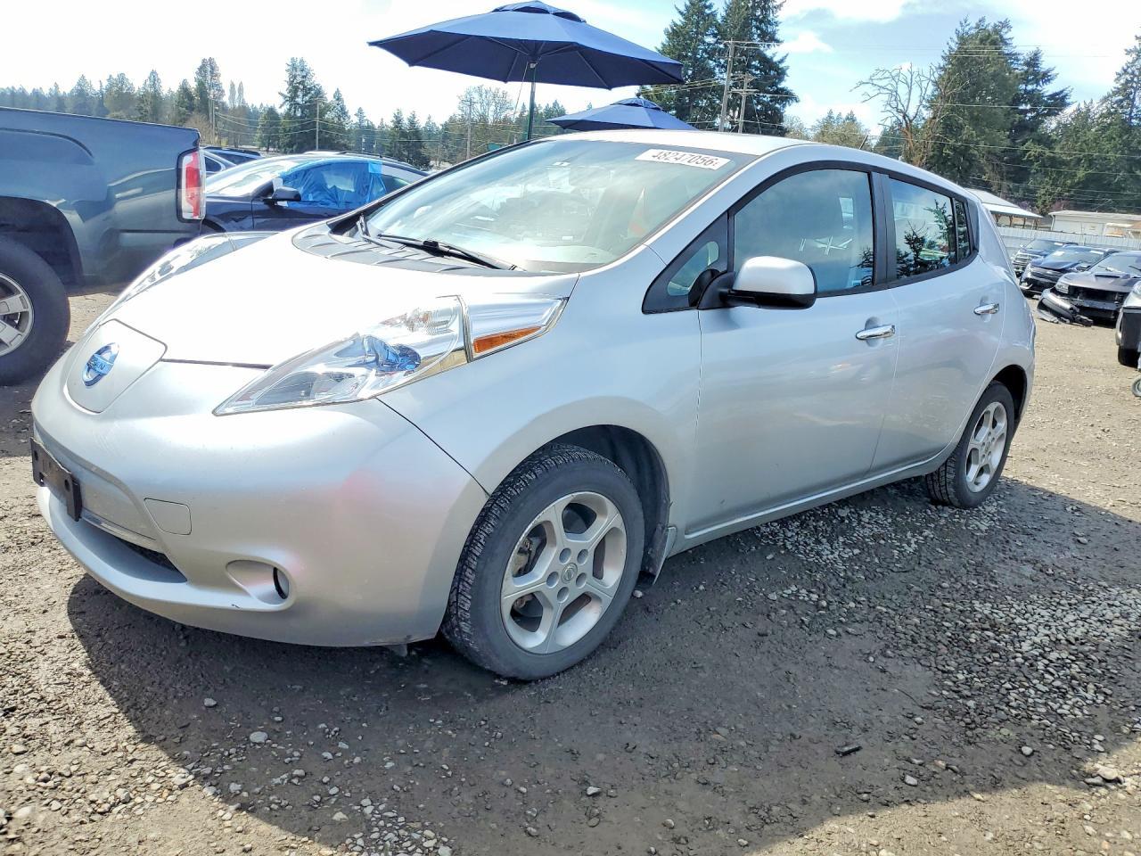 2015 NISSAN LEAF