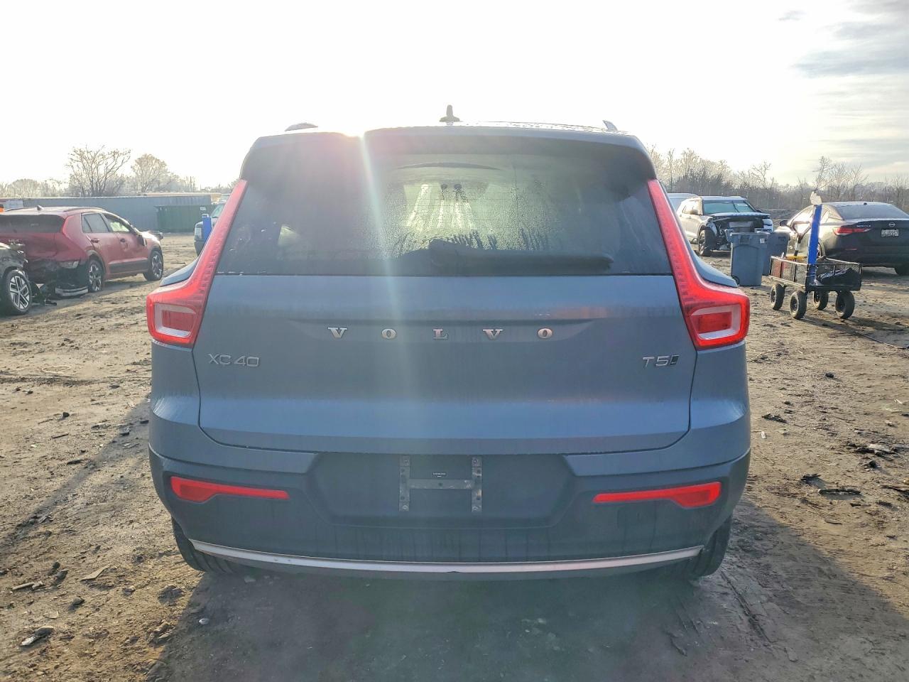2020 VOLVO XC40