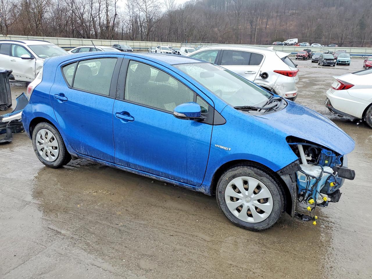 2013 TOYOTA Prius c