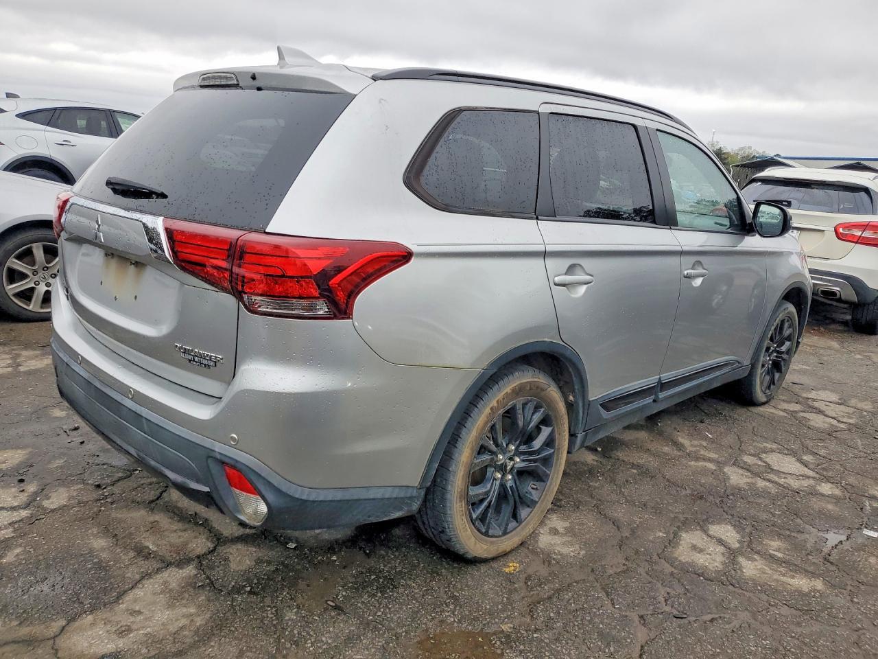 2018 MITSUBISHI outlander