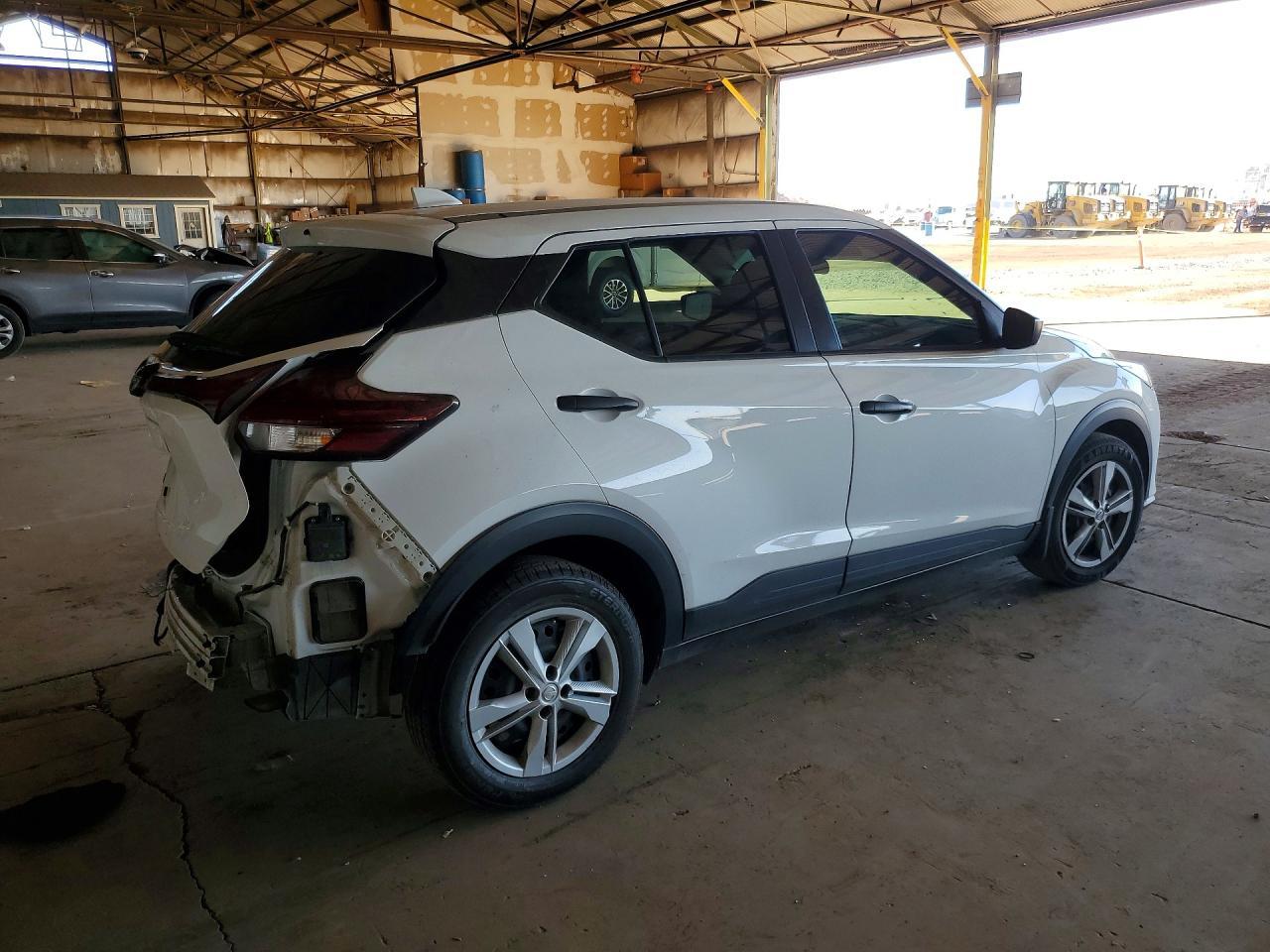 2024 NISSAN KICKS
