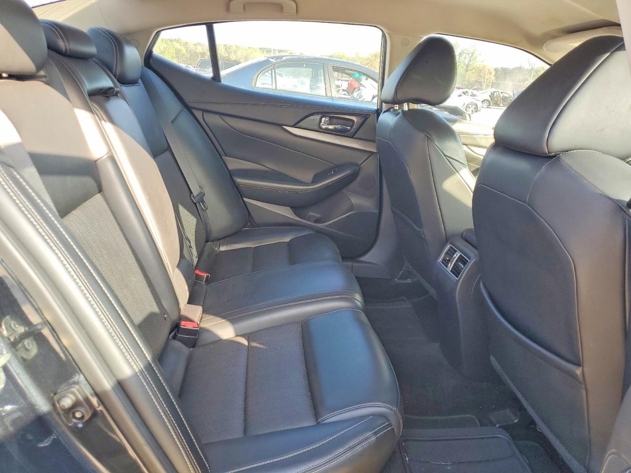 2017 NISSAN Maxima