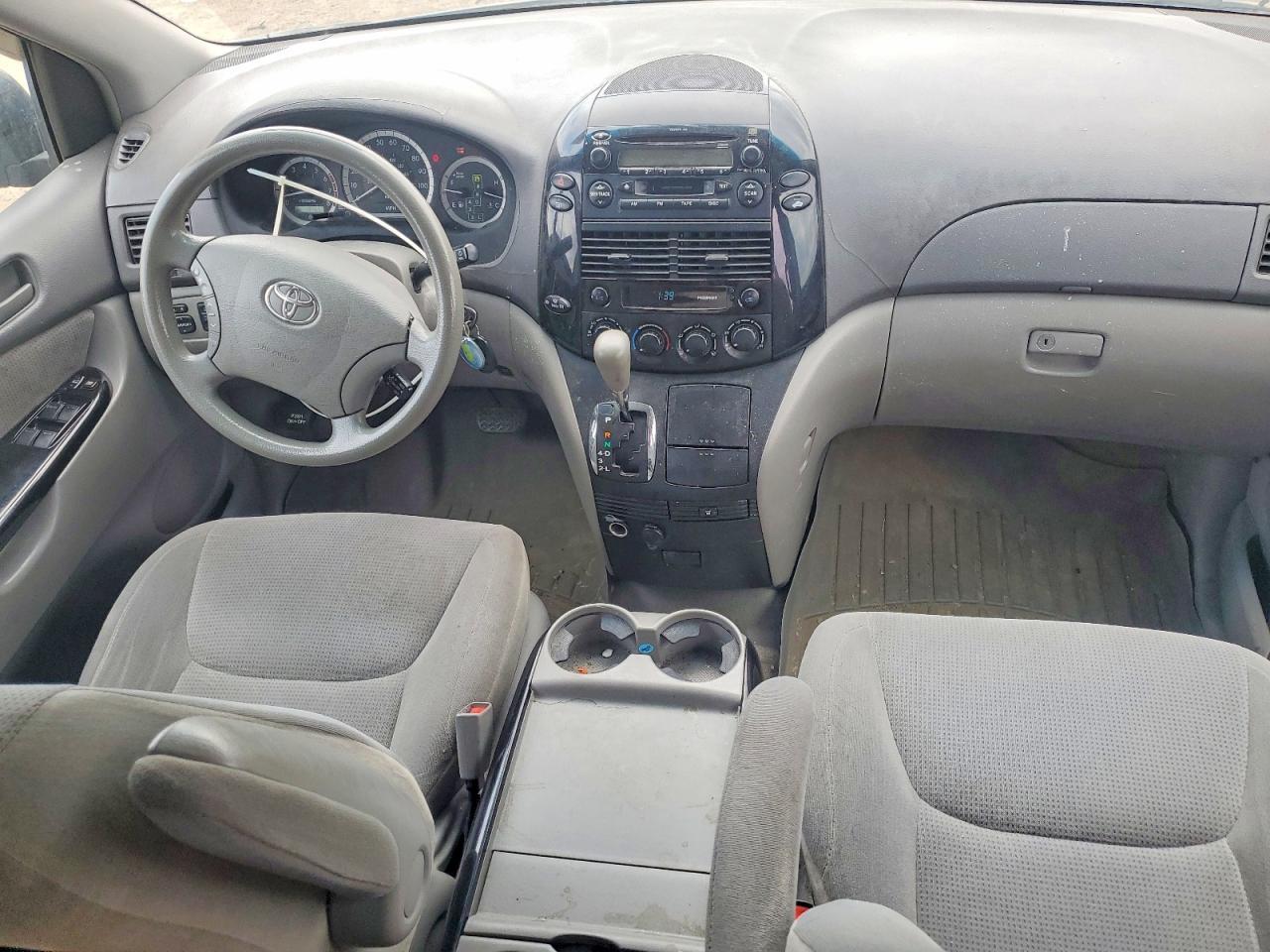 2004 TOYOTA SIENNA