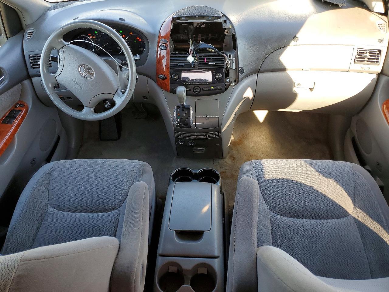 2010 TOYOTA SIENNA