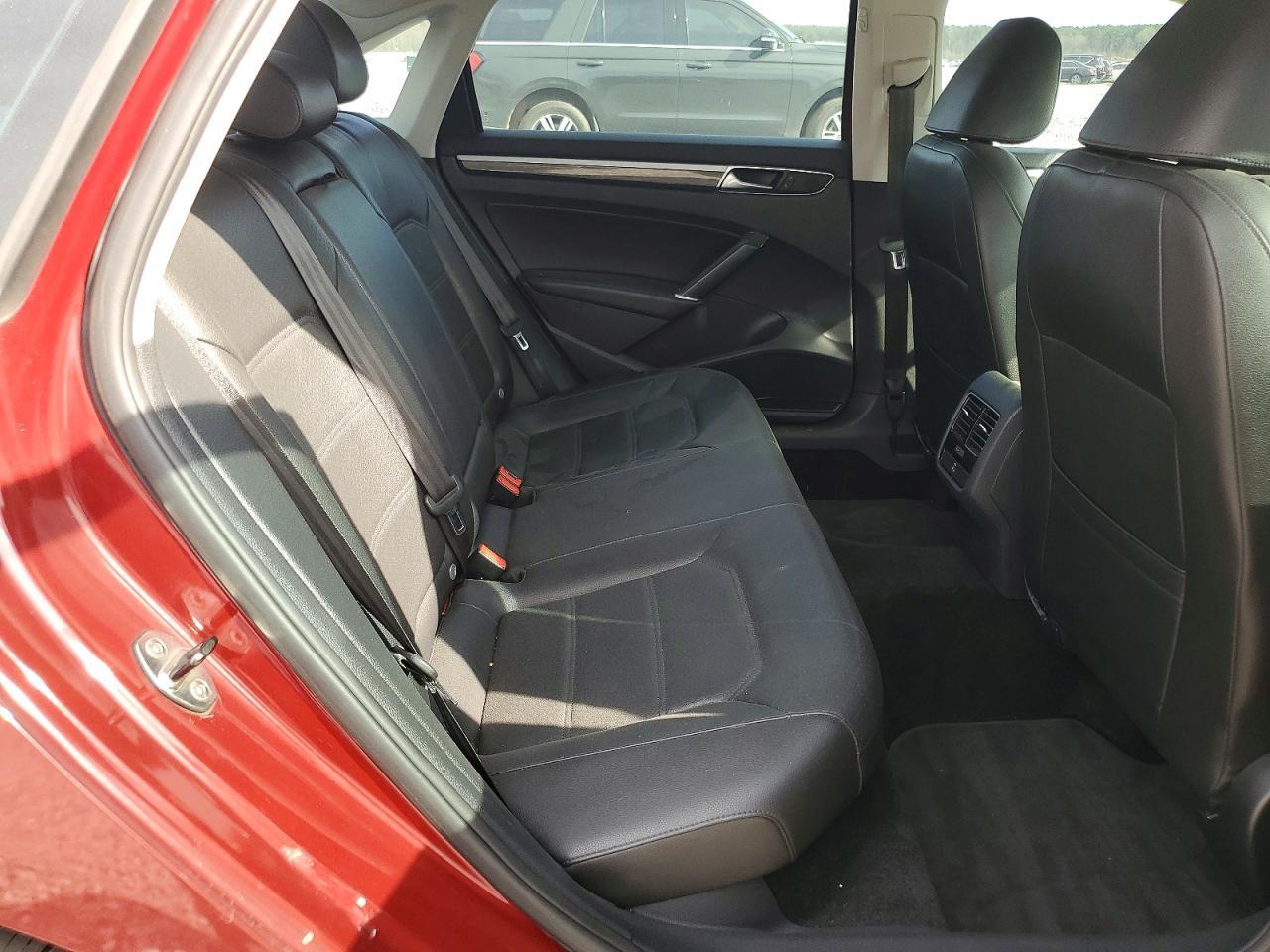 2017 VOLKSWAGEN Passat