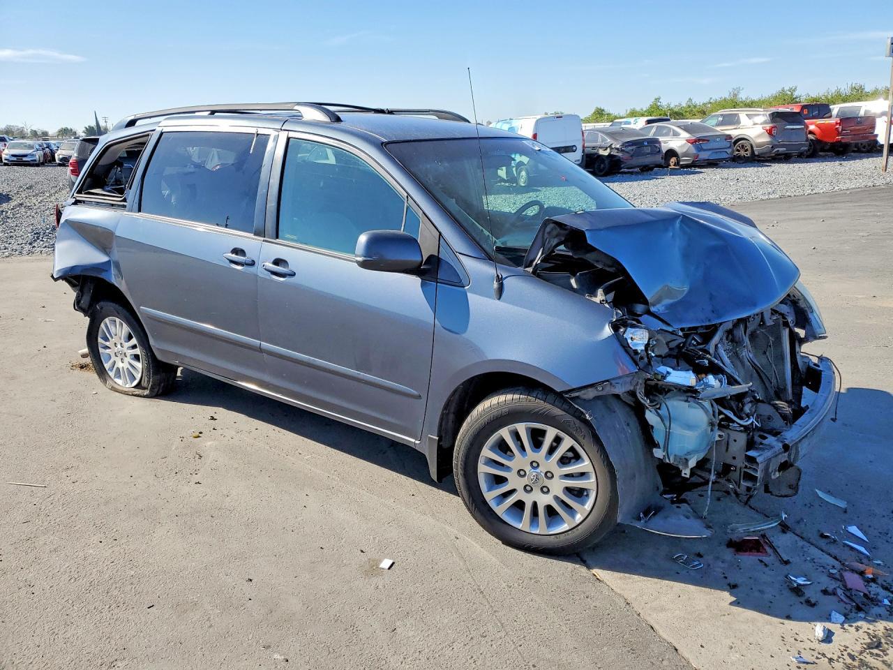 2010 TOYOTA SIENNA