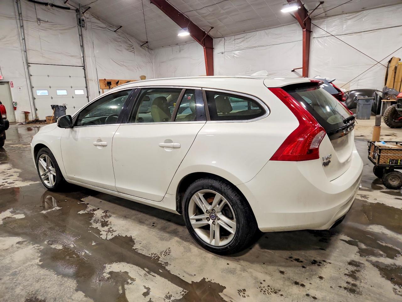 2015 VOLVO V60