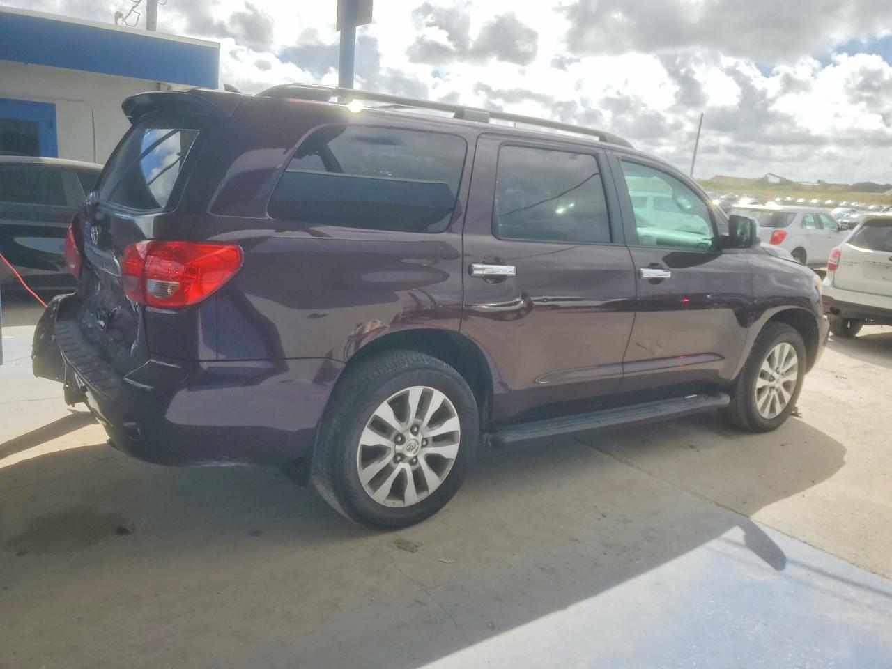 2014 TOYOTA Sequoia
