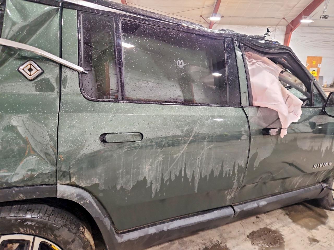 2025 RIVIAN R1s