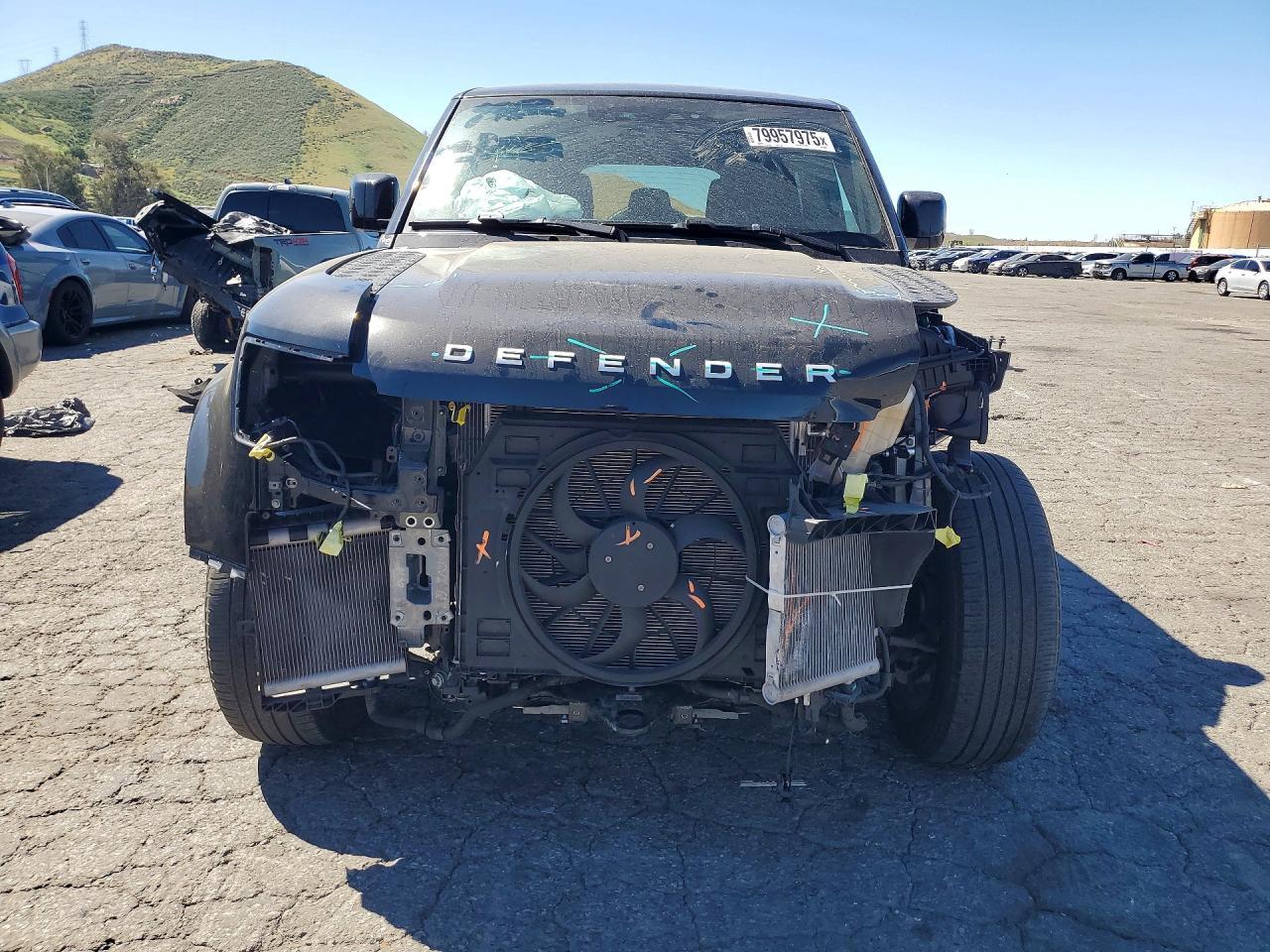 2024 LAND ROVER Defender