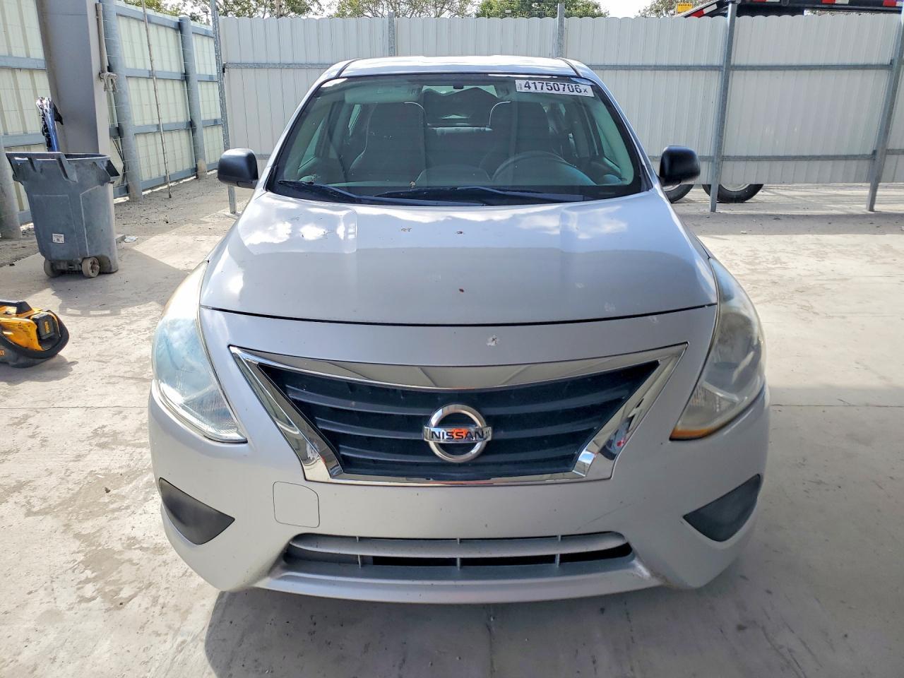 2015 NISSAN VERSA