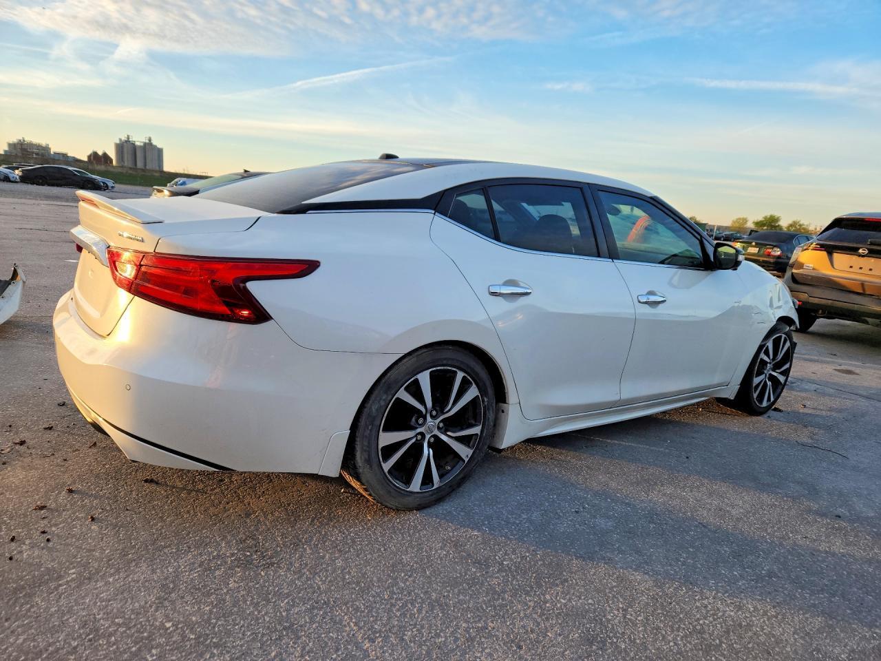 2017 NISSAN Maxima