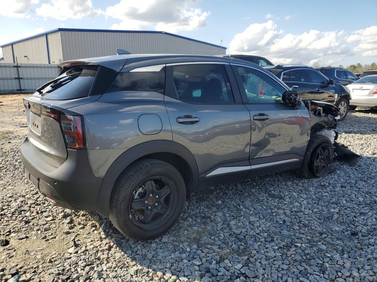 2025 NISSAN KICKS