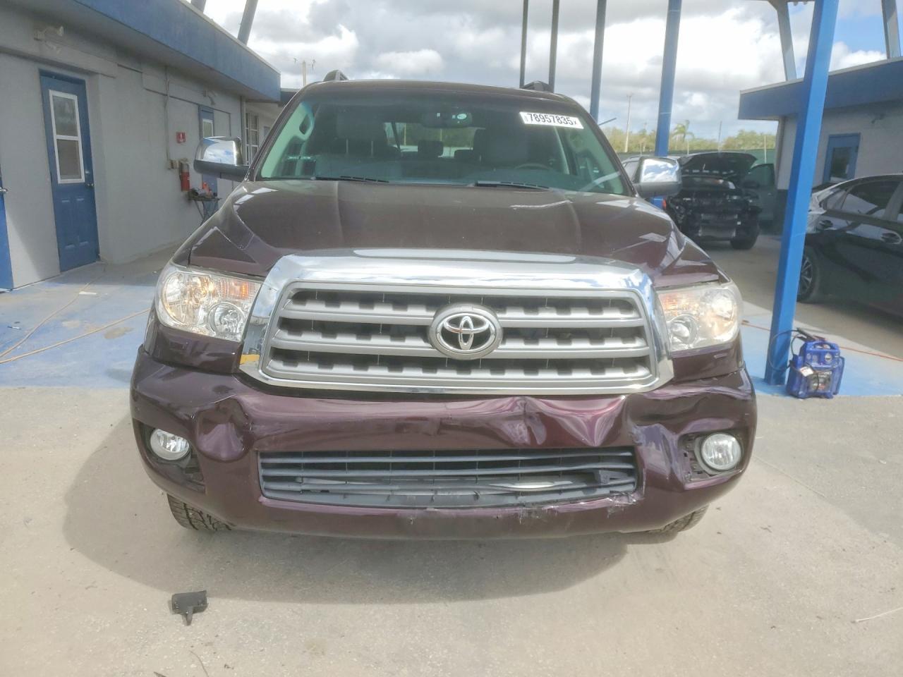 2014 TOYOTA Sequoia