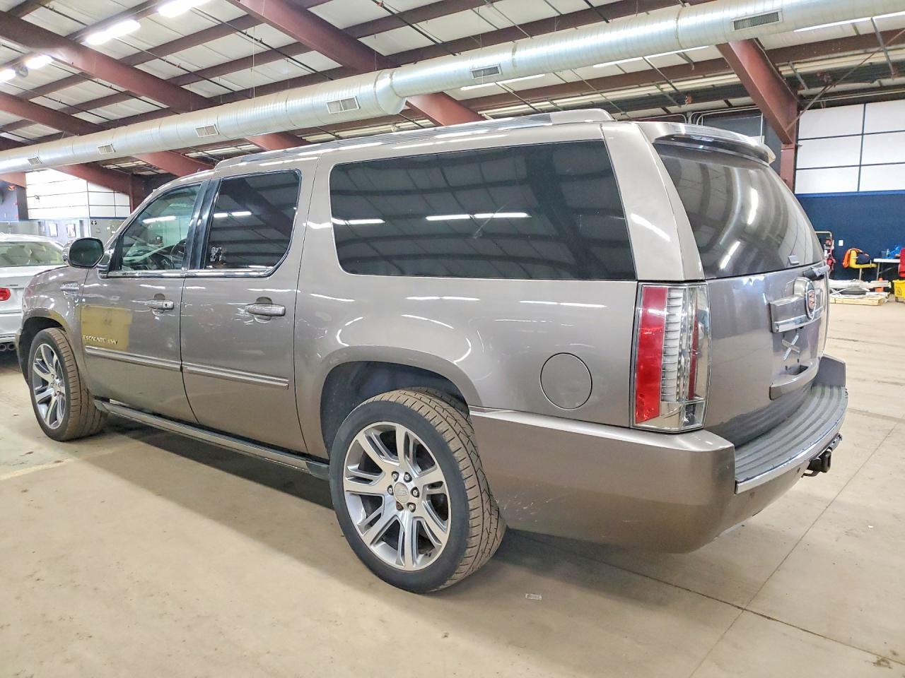 2013 CADILLAC Escalade ESV