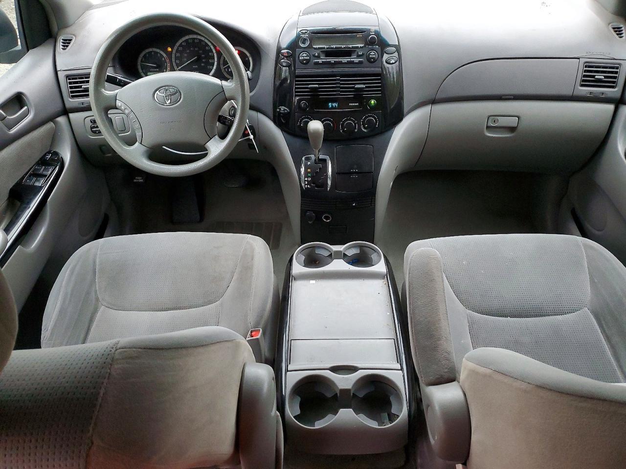 2004 TOYOTA SIENNA