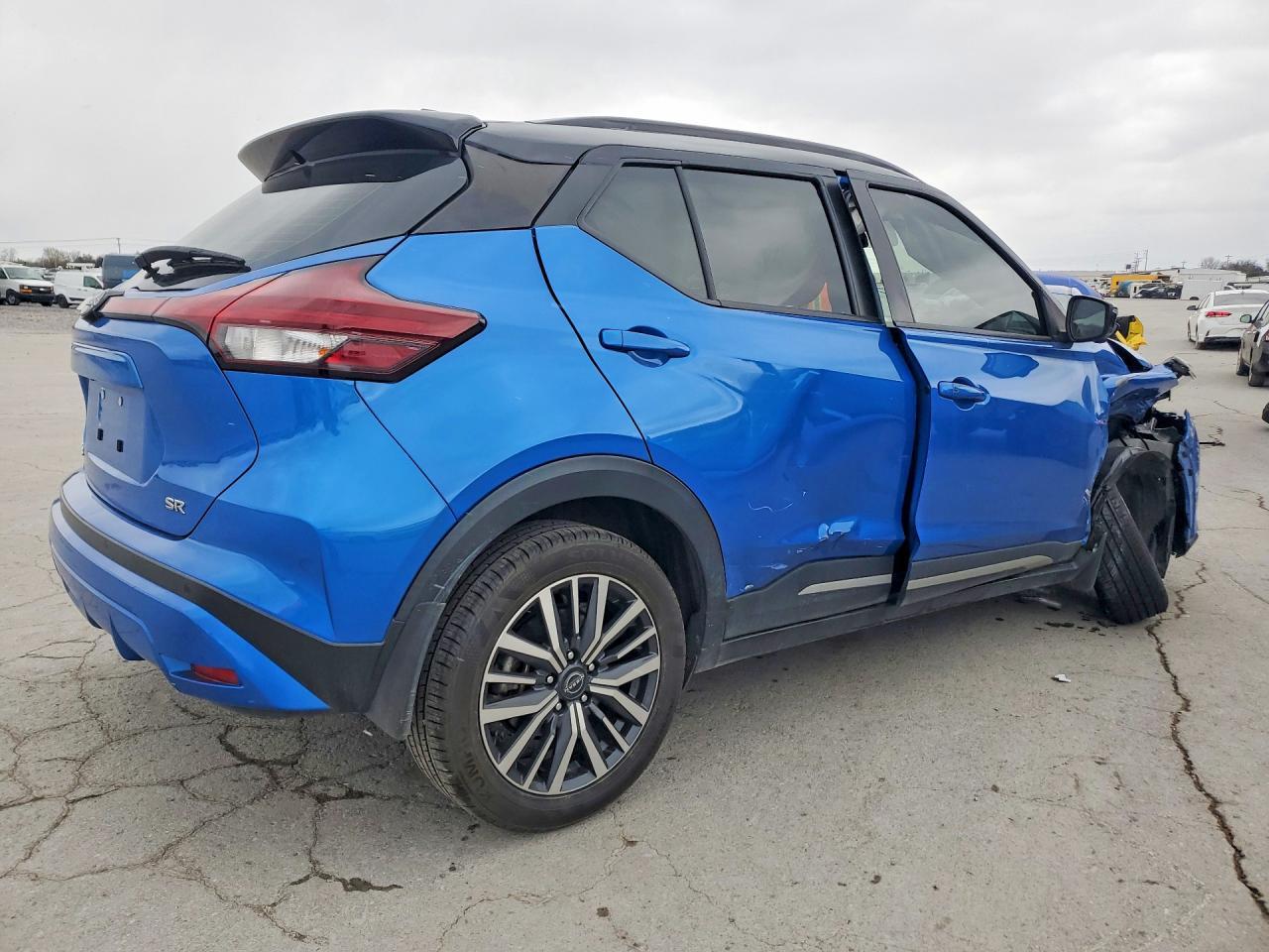 2023 NISSAN KICKS