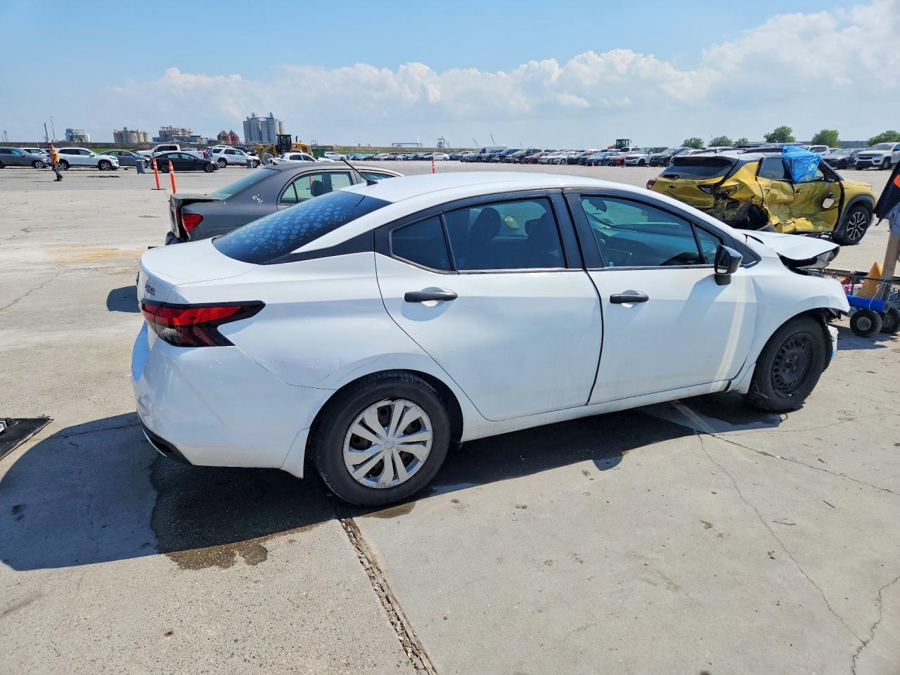 2020 NISSAN VERSA