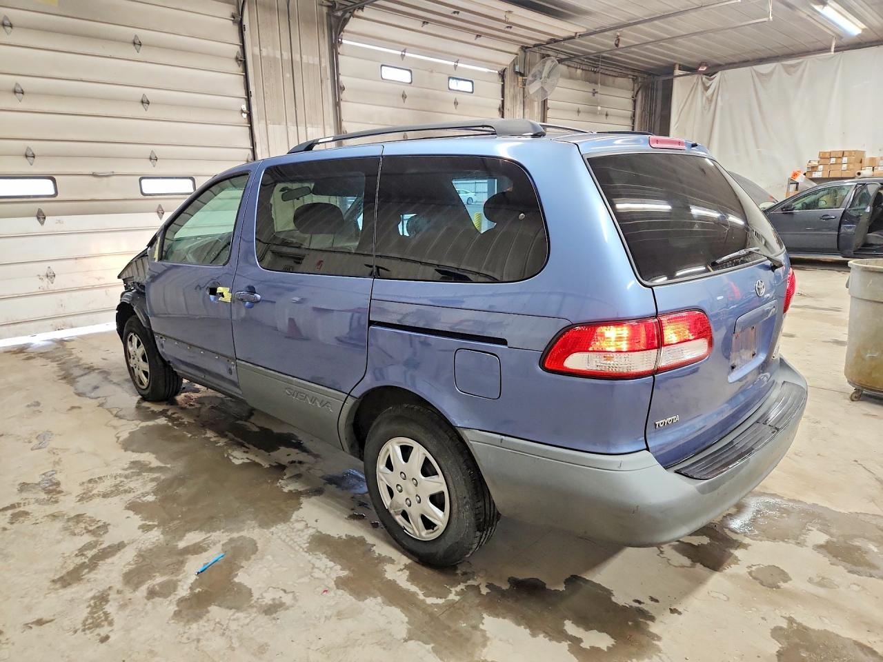 2002 TOYOTA SIENNA