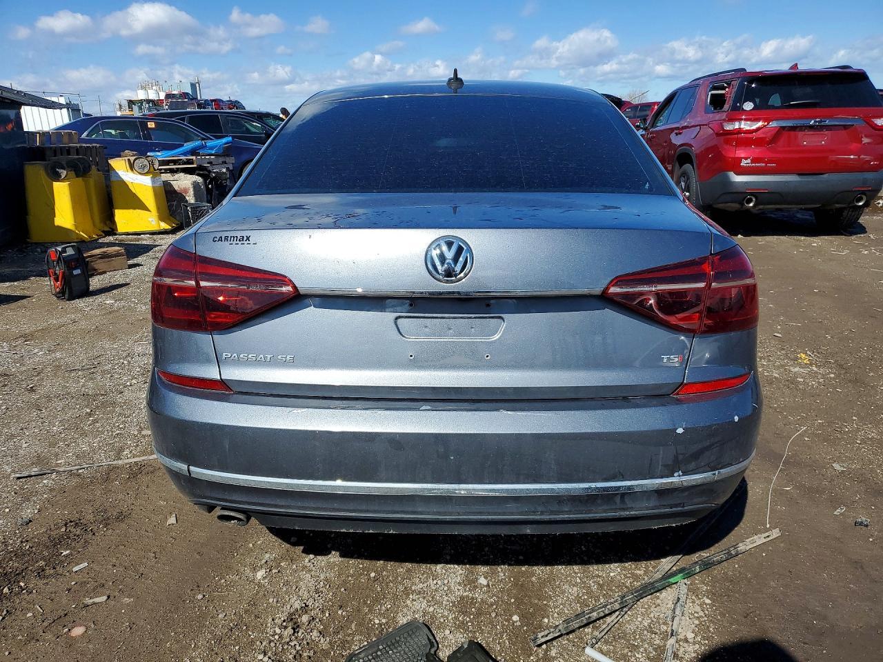 2017 VOLKSWAGEN Passat