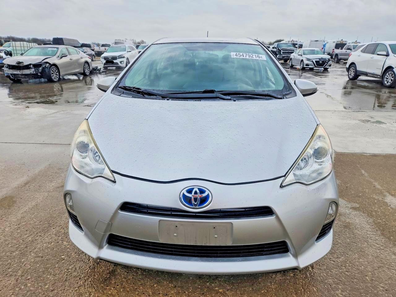 2014 TOYOTA Prius c