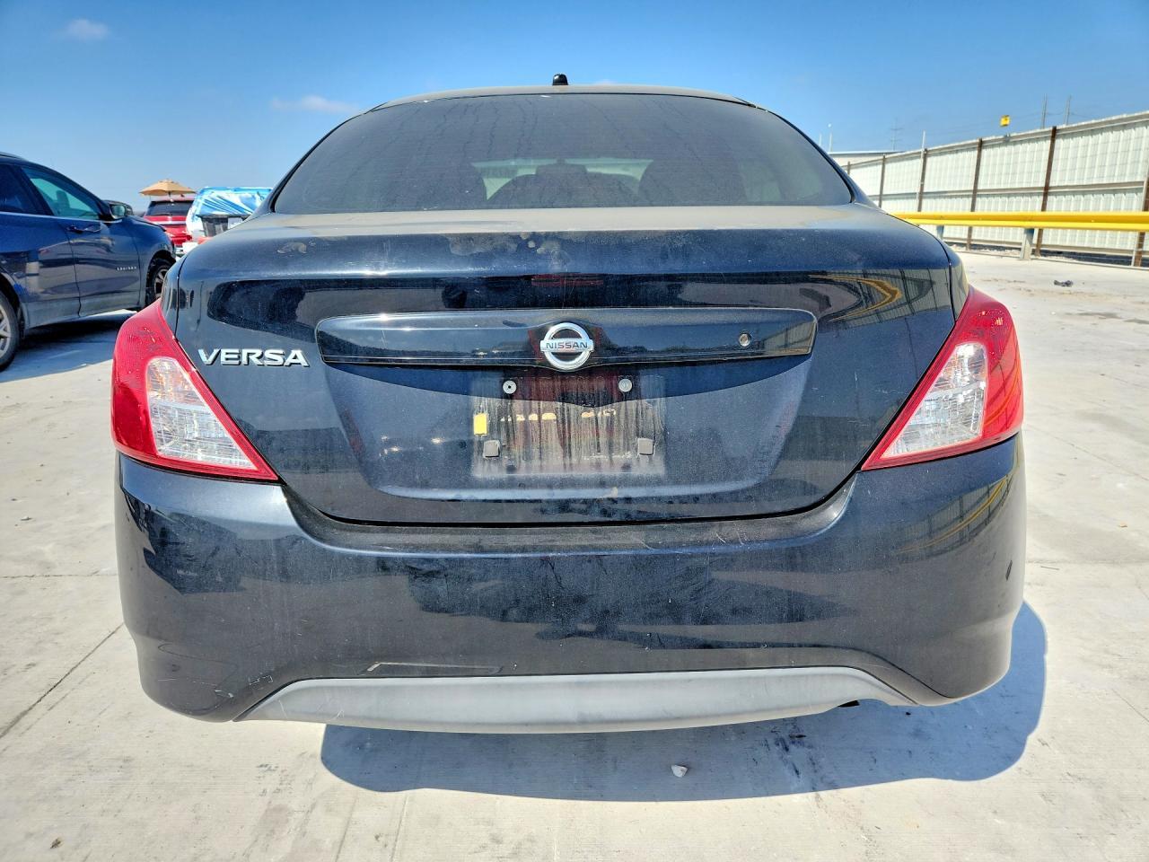 2015 NISSAN VERSA