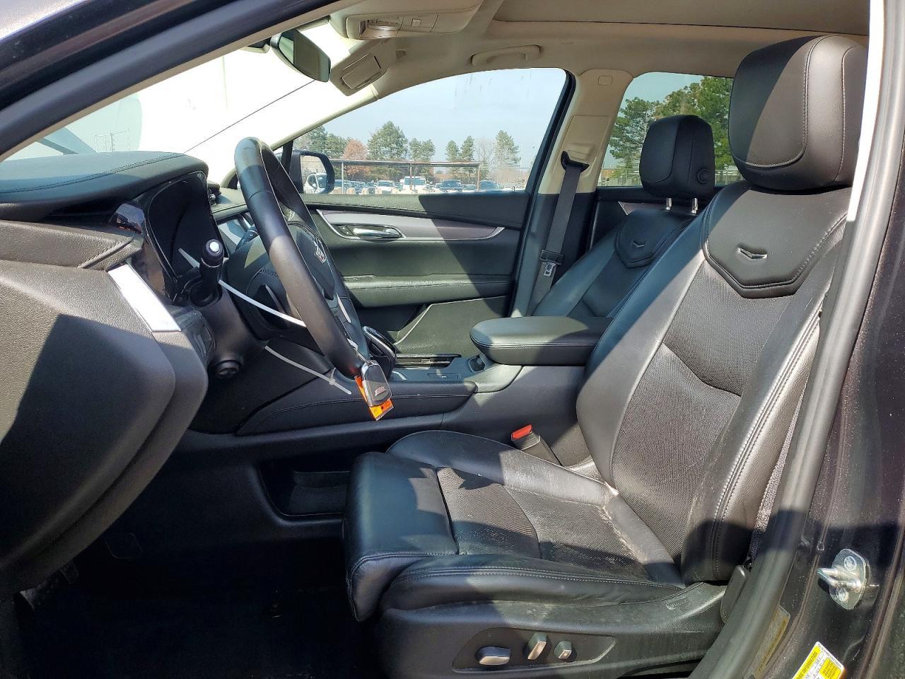 2017 CADILLAC XT5